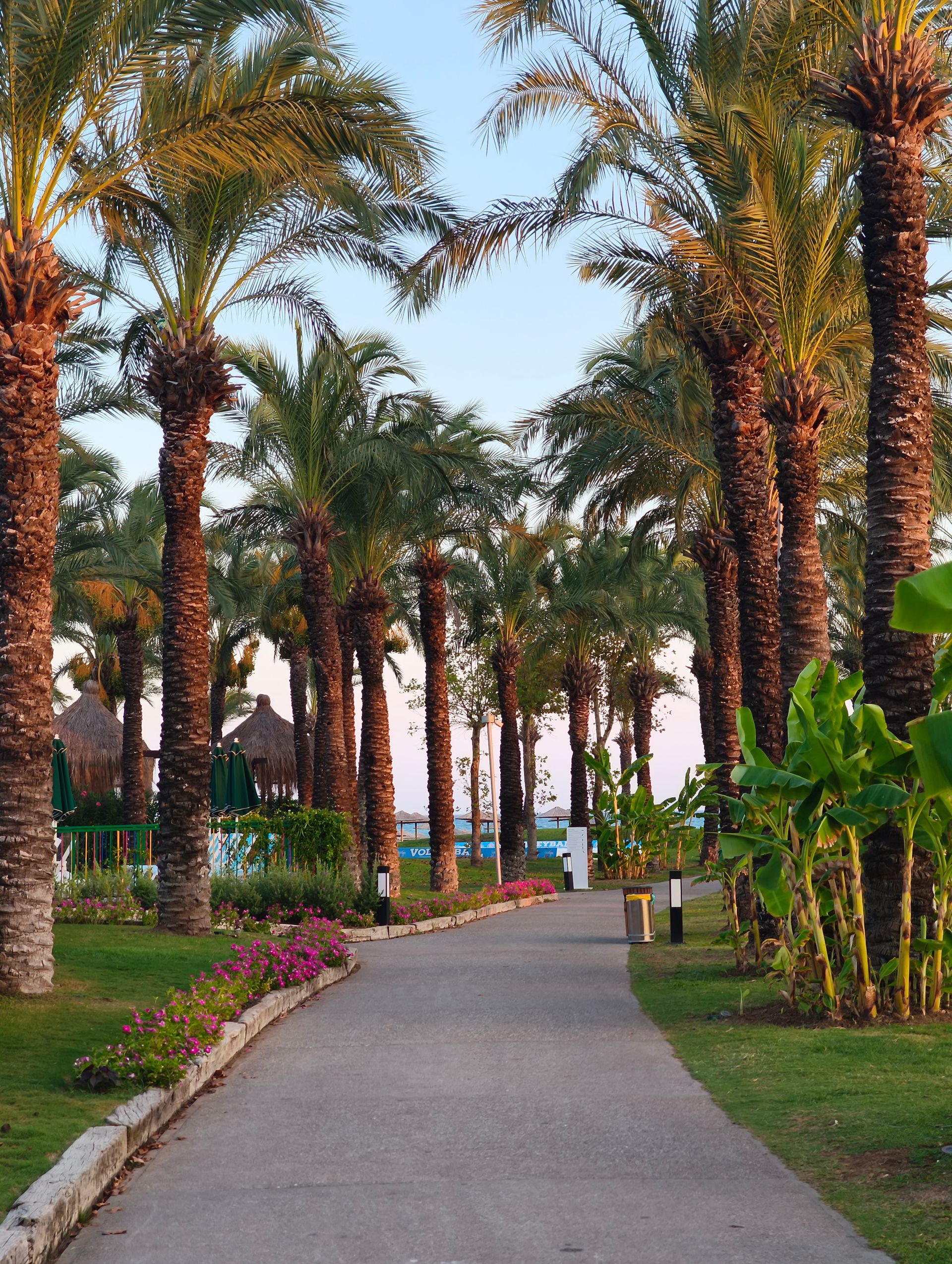 140 km of walking paths
